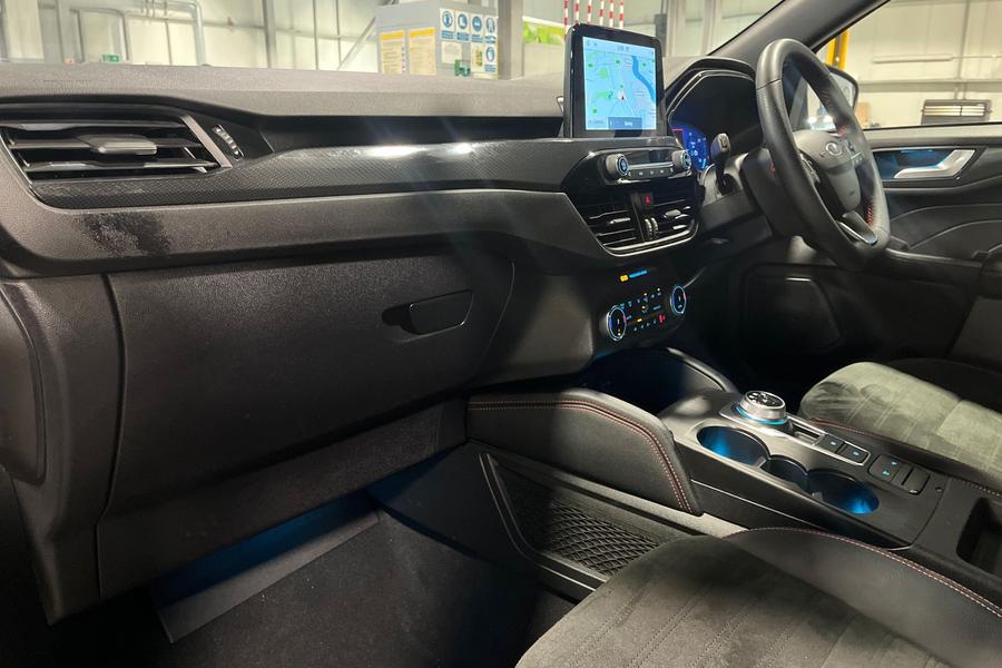 Ford KUGA Photo autoimg-ac73b1a1e1abc0fdf657b07aeb684afbe2eeec8b.jpg