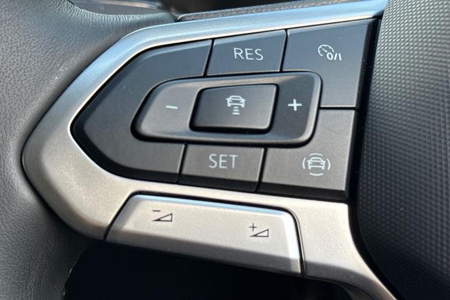 VOLKSWAGEN T-Roc Photo 16