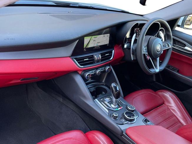 ALFA ROMEO Giulia Photo 2