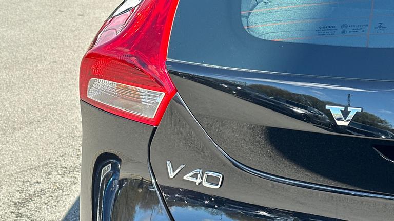 Used Volvo V40 WG19JFX 19