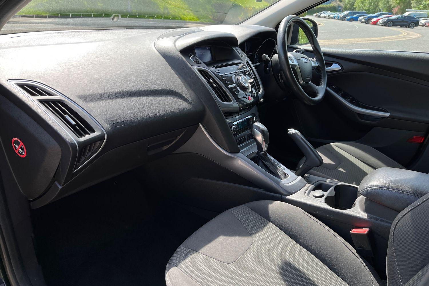 Ford FOCUS Photo 17