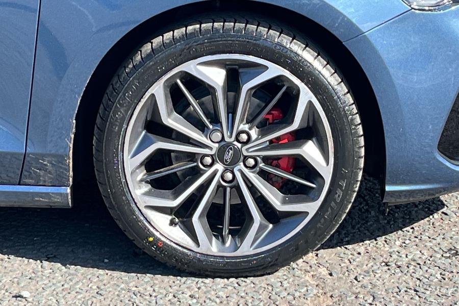 Ford FOCUS Photo autoimg-ac8417aa82f393d0754f2819c5a4a26fe062ea77.jpg