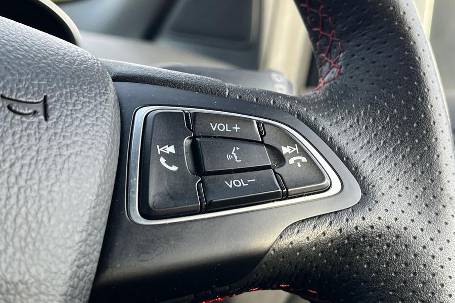 Ford Kuga Photo autoimg-ac8ab236a480586ebadbb5b2c6a5256f372f557b.jpg