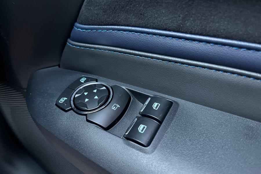 Ford MUSTANG Photo autoimg-ac8b50d2a7972b15164ee00a79d0c6287664646c.jpg