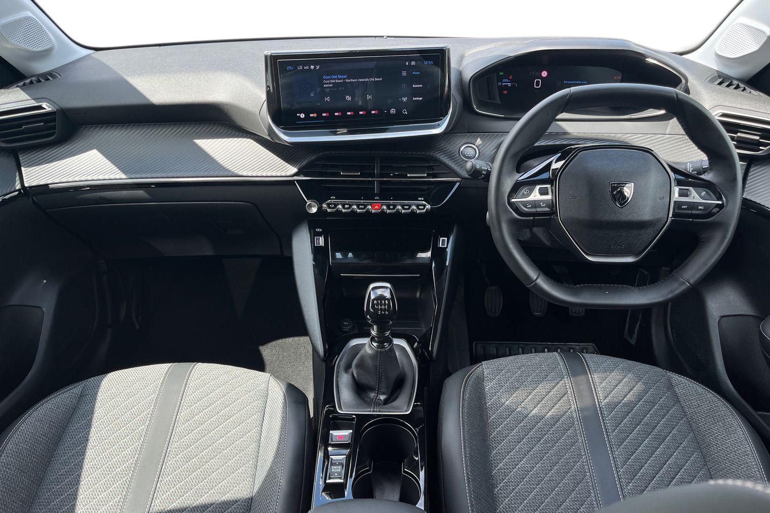 Peugeot 208 Photo 9