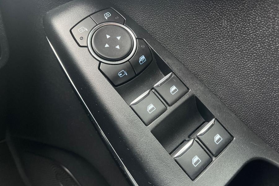 Ford FIESTA Photo autoimg-ac8bc9f7b4040d994163d6a40b934a0e9c732401.jpg