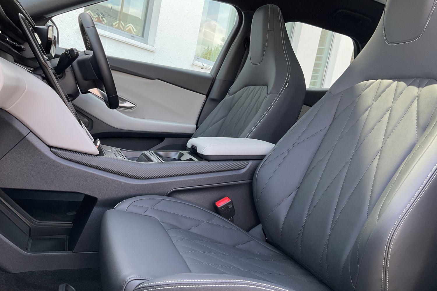 Ford EXPLORER Photo 18