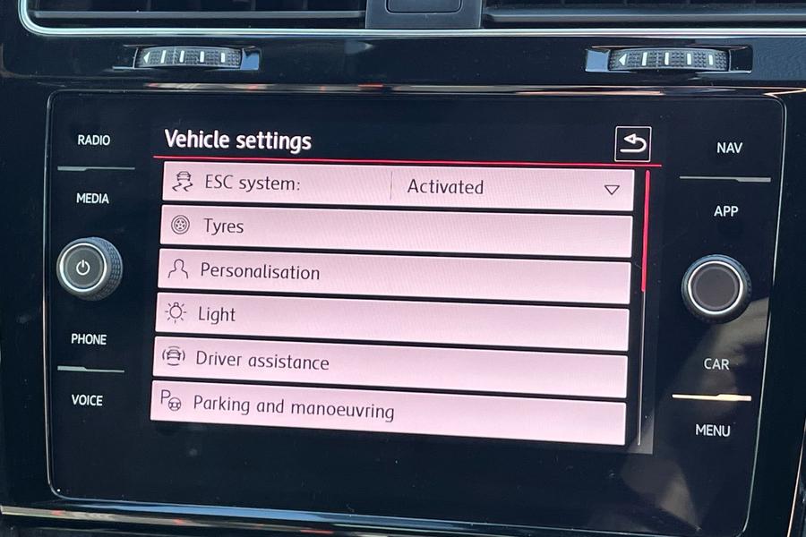 Volkswagen GOLF Photo autoimg-ac928a8b1e873566d7dbfad249a6a871c0974718.jpg