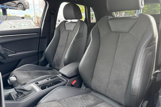 AUDI Q3 Photo 21