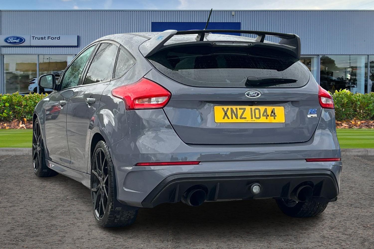Ford FOCUS RS Photo 1