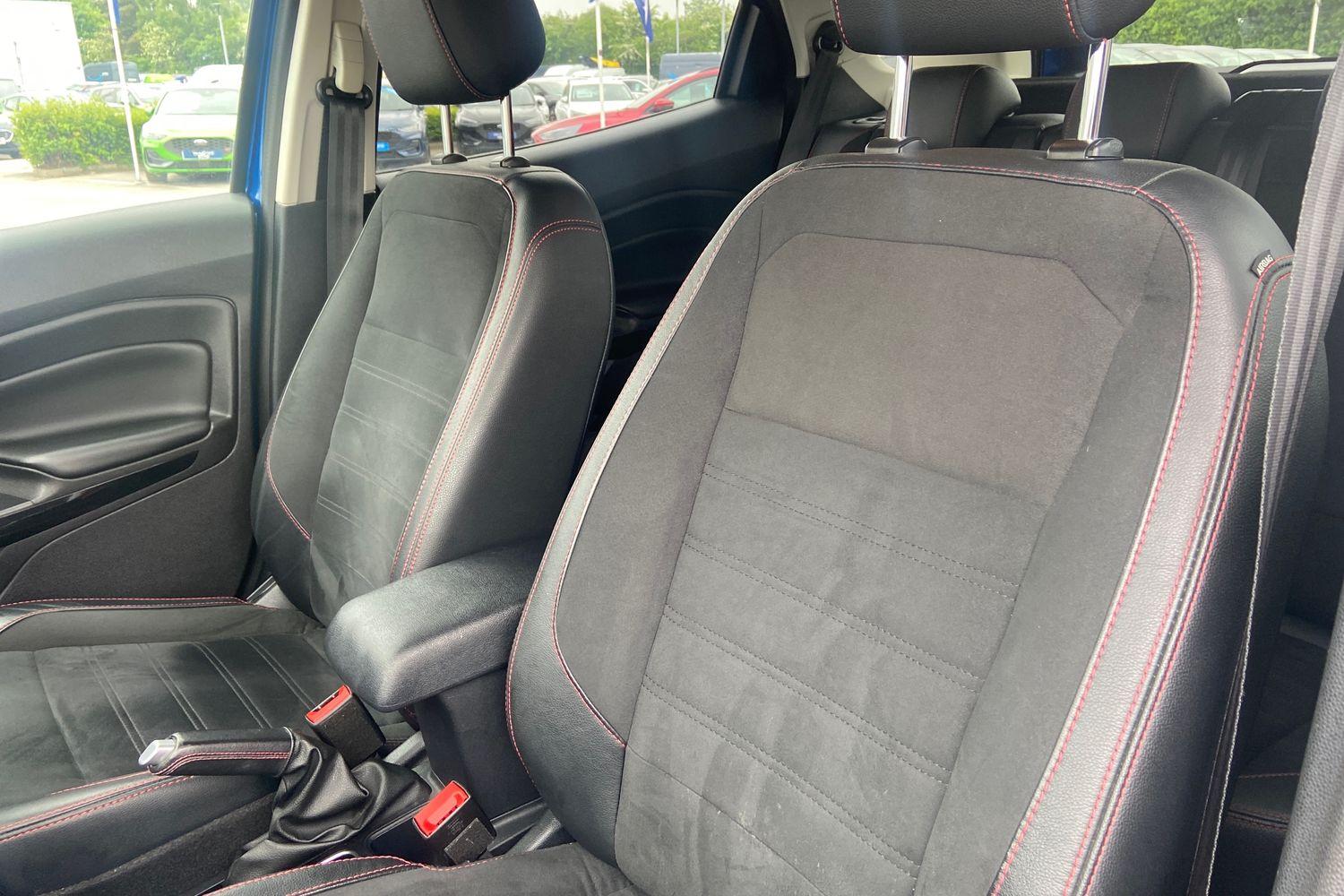 Ford ECOSPORT Photo 18