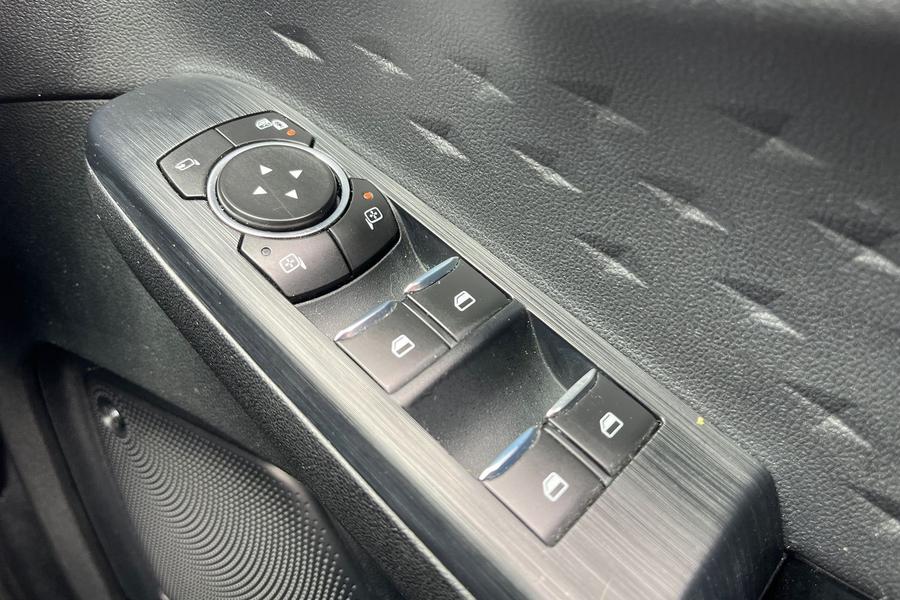 Ford Kuga Photo autoimg-ac9e5a1b7aa3ea146d2e16b3b47b917fb5ce5738.jpg