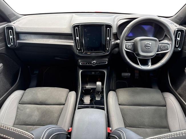 VOLVO C40 Photo 10