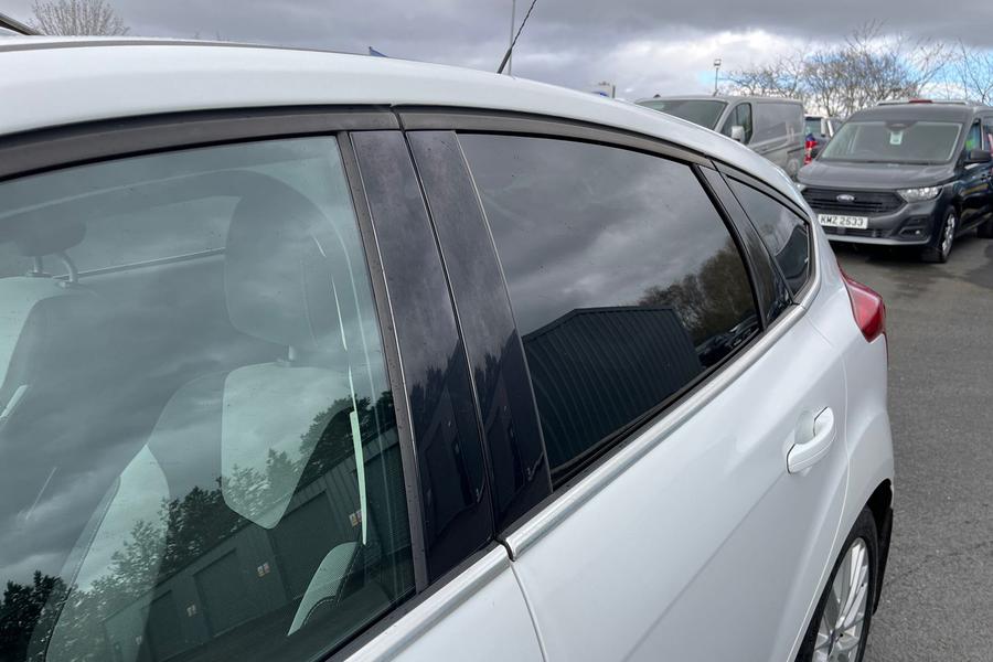 Ford FOCUS Photo autoimg-aca6ac185c69443dc52202c1e02dc8639ae2afe2.jpg