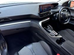 PEUGEOT 5008 Photo 2