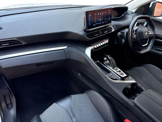 PEUGEOT 5008 Photo 2