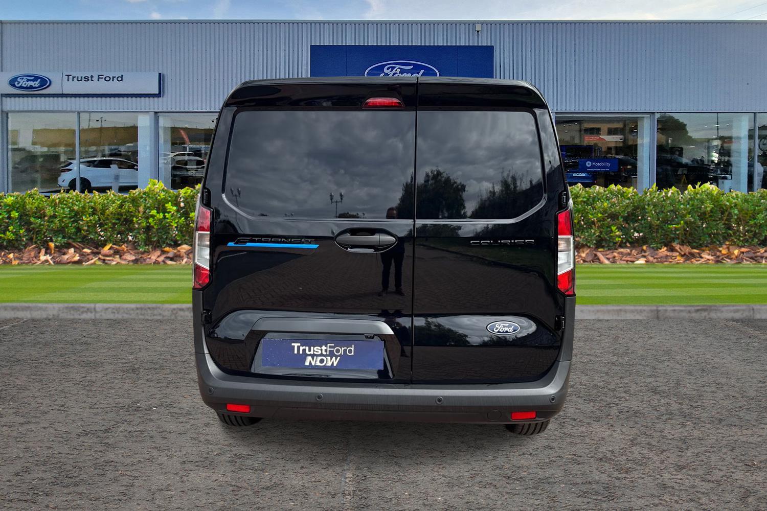 Ford E-TRANSIT COURIER Photo 12