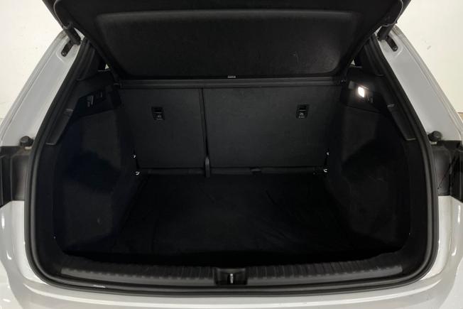 AUDI Q4 e-tron Photo 12
