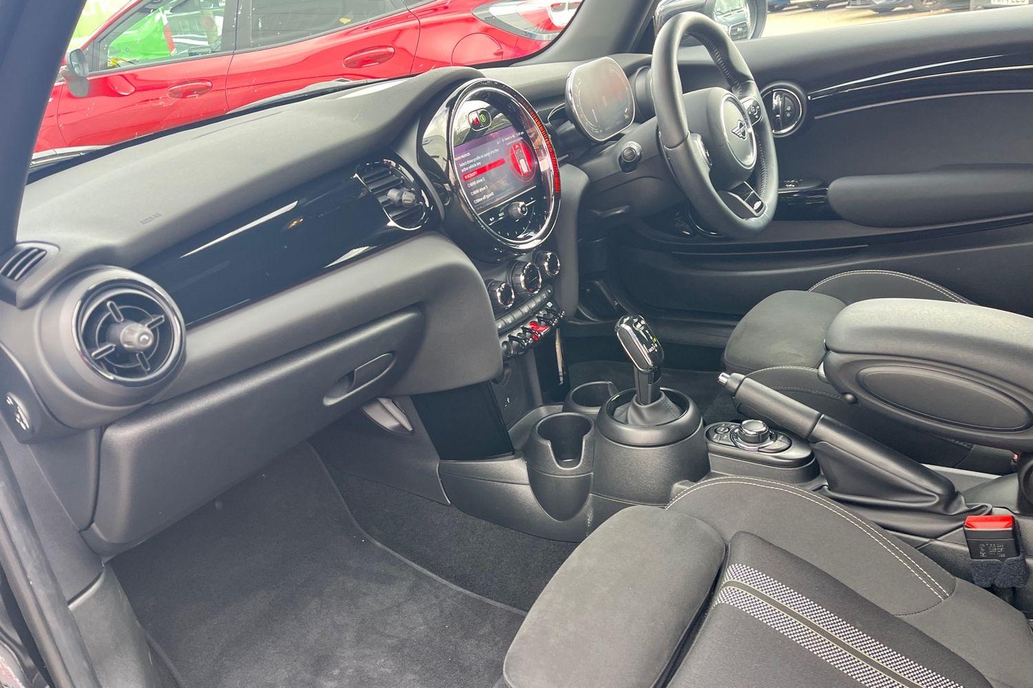 MINI Hatch Photo 17