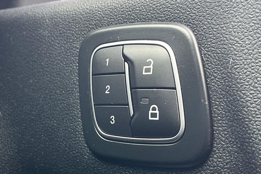 Ford Kuga Photo autoimg-acba4278eed6a9d8beb3e9b9d07955902c918a17.jpg