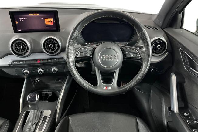 Audi Q2 Photo 11