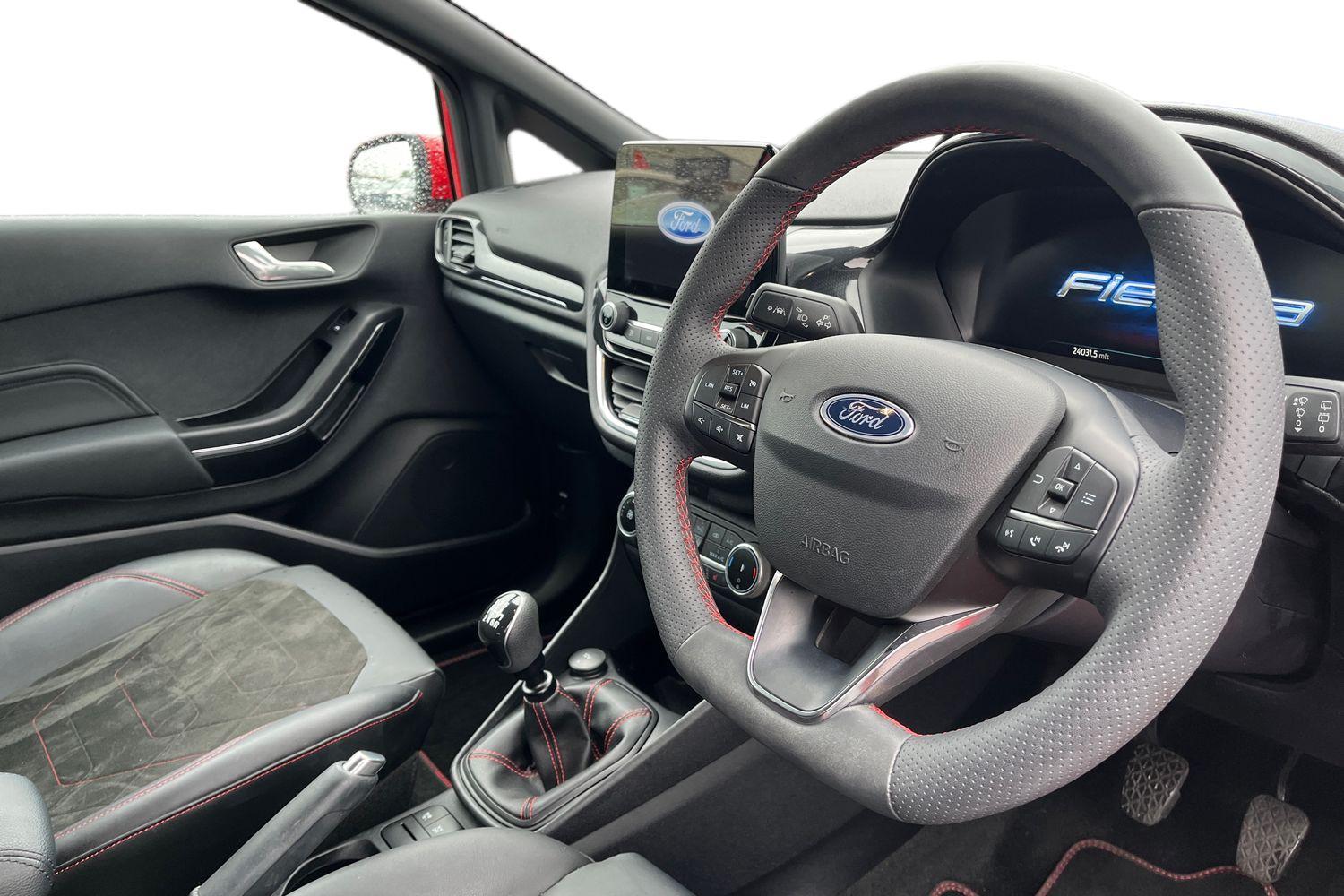 Ford FIESTA Photo 8