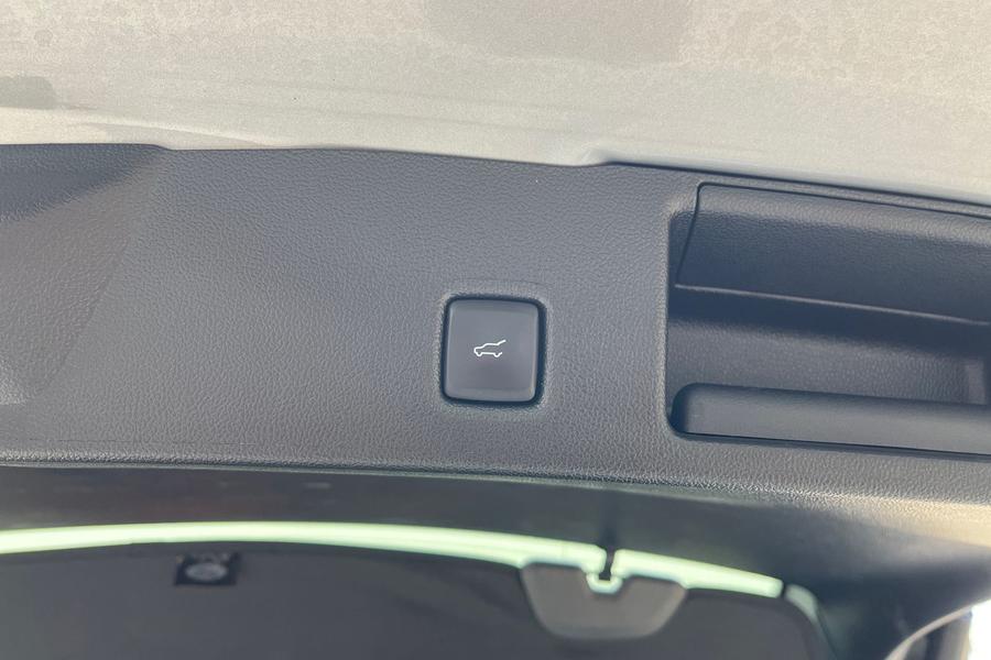 Ford Kuga Photo autoimg-acce0d0e8a457e7fcb42abeb5a5d16aa2f5902e9.jpg