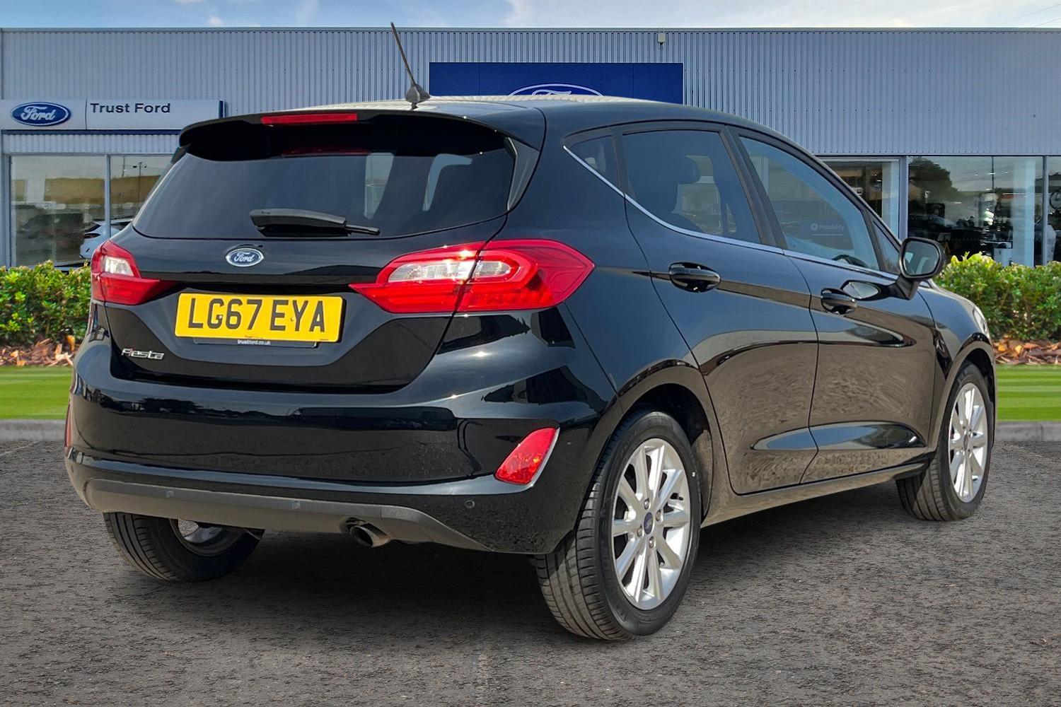 Ford Fiesta Photo 3