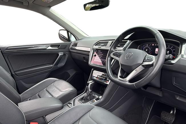 VOLKSWAGEN Tiguan Photo 6