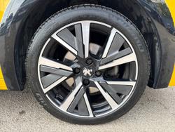 PEUGEOT 208 Photo 5