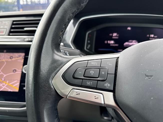 VOLKSWAGEN Tiguan Photo 16
