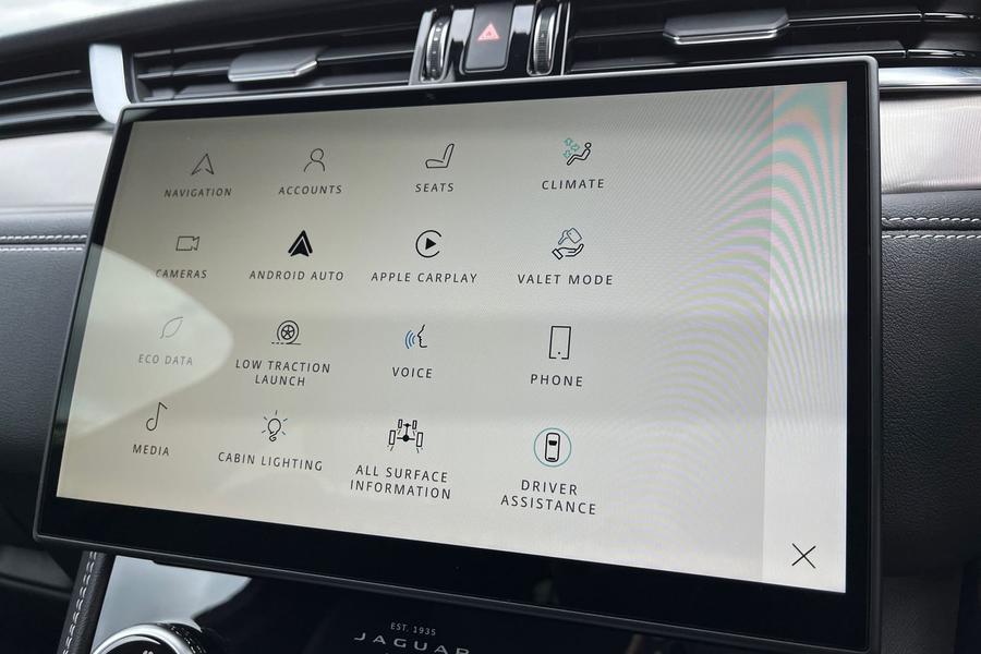 Jaguar F-PACE Photo autoimg-acdf14f79d67b93a30af81598f579cb515bf5ce9.jpg