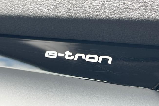 AUDI e-tron Photo 34
