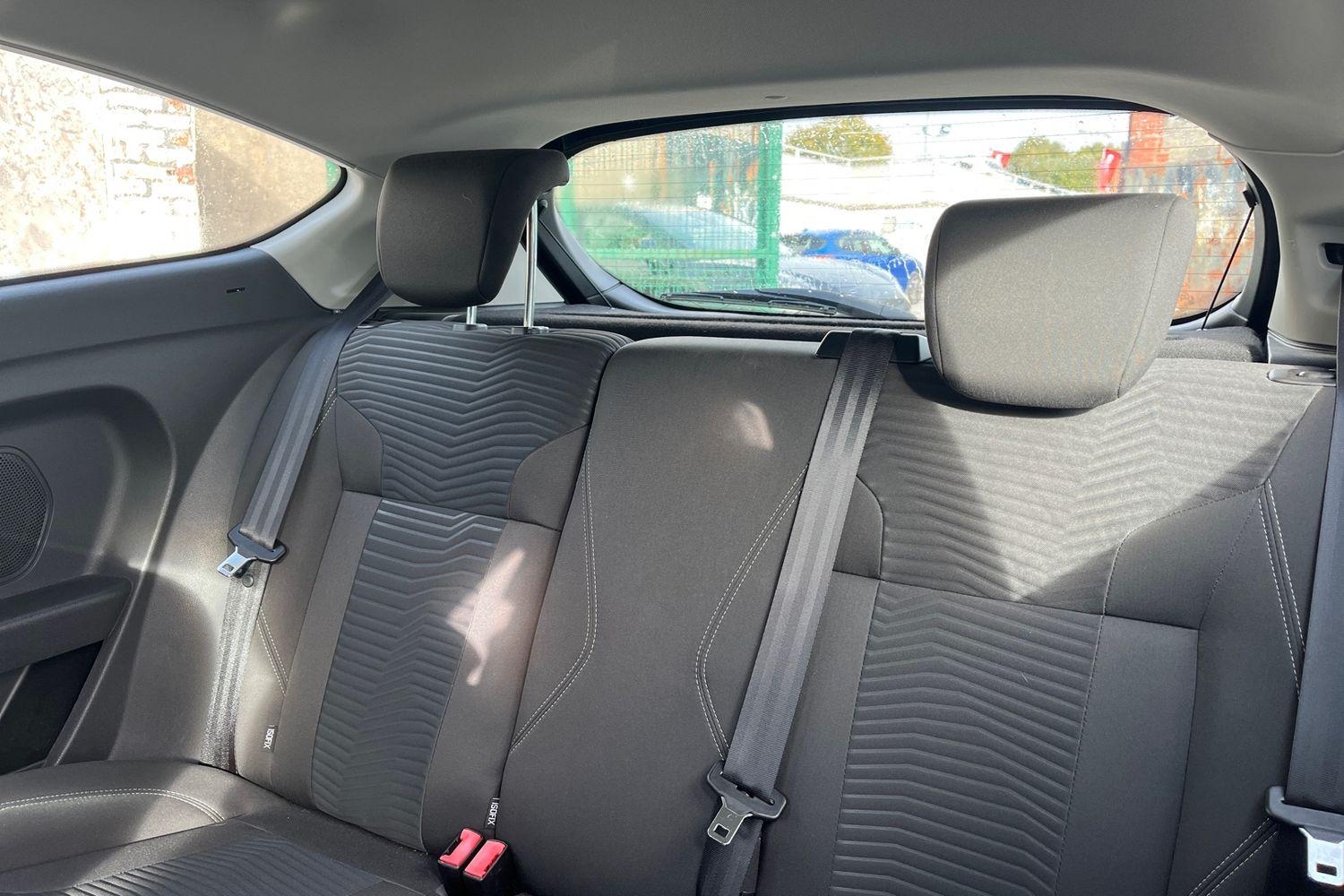 Ford FIESTA Photo 19