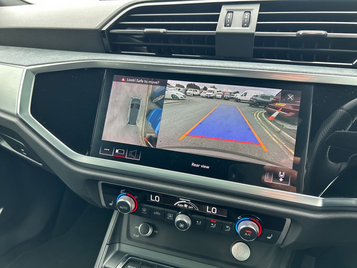 Audi Q3 Photo 10