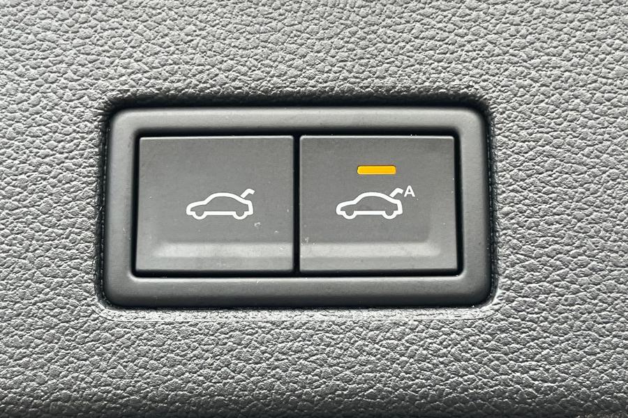 Volkswagen TOUAREG Photo autoimg-ace872e403842ac766d9419ec34154d880006121.jpg