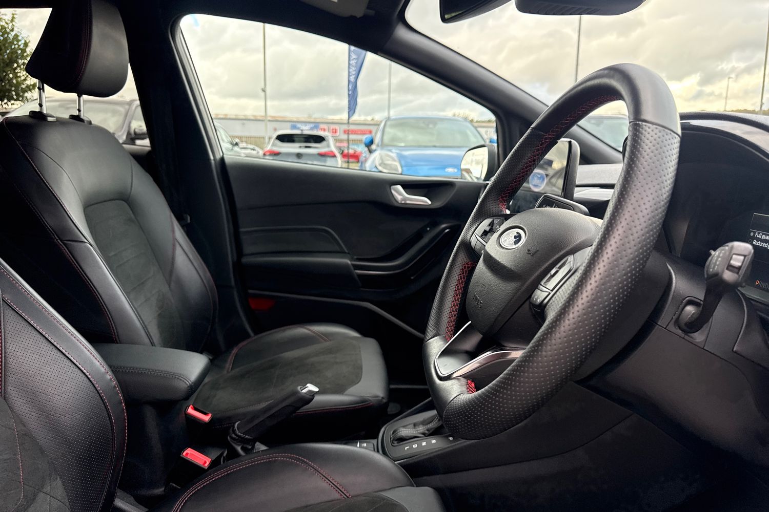 Ford FIESTA Photo 16