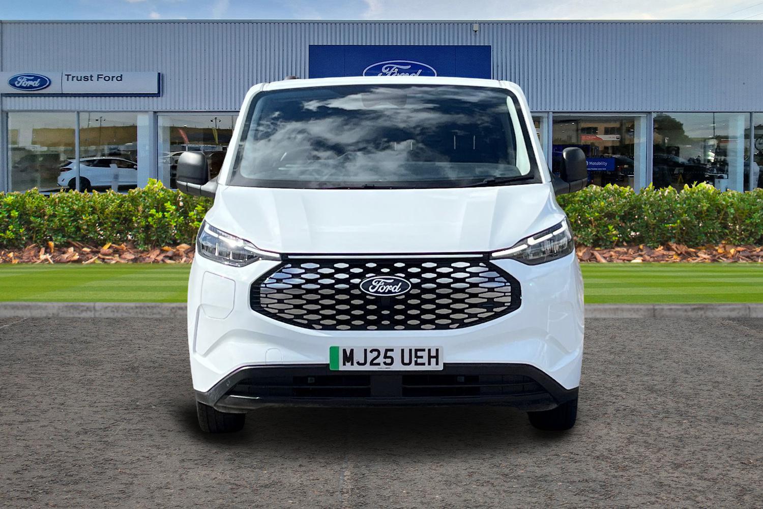 Ford E-TRANSIT CUSTOM Photo 11