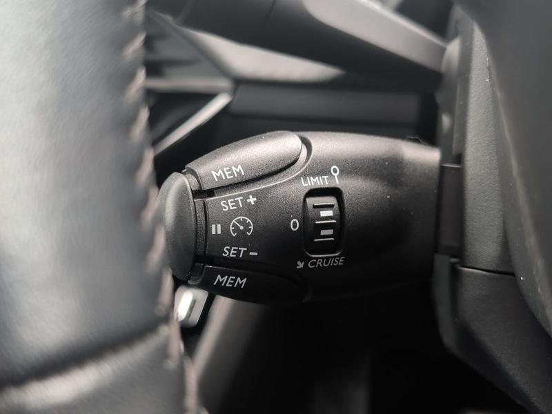 Used Peugeot E-208 YA70HHM 37