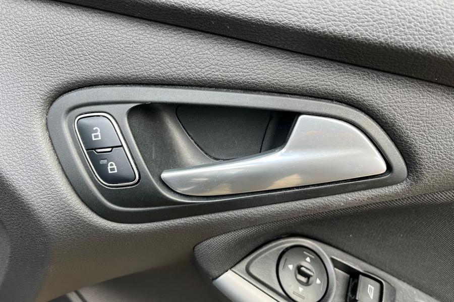 Ford FOCUS Photo autoimg-acfc4ddb38438a74a420f7f8ecbcd0e3738a3fd4.jpg