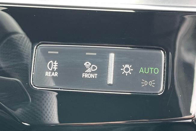 AUDI Q8 E-Tron Photo 34