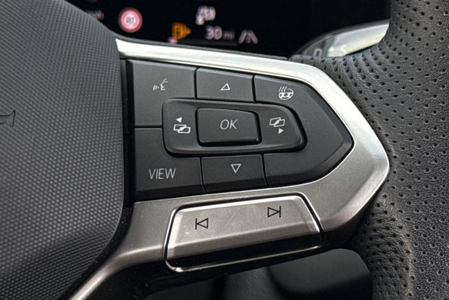 VOLKSWAGEN Tiguan Photo 17