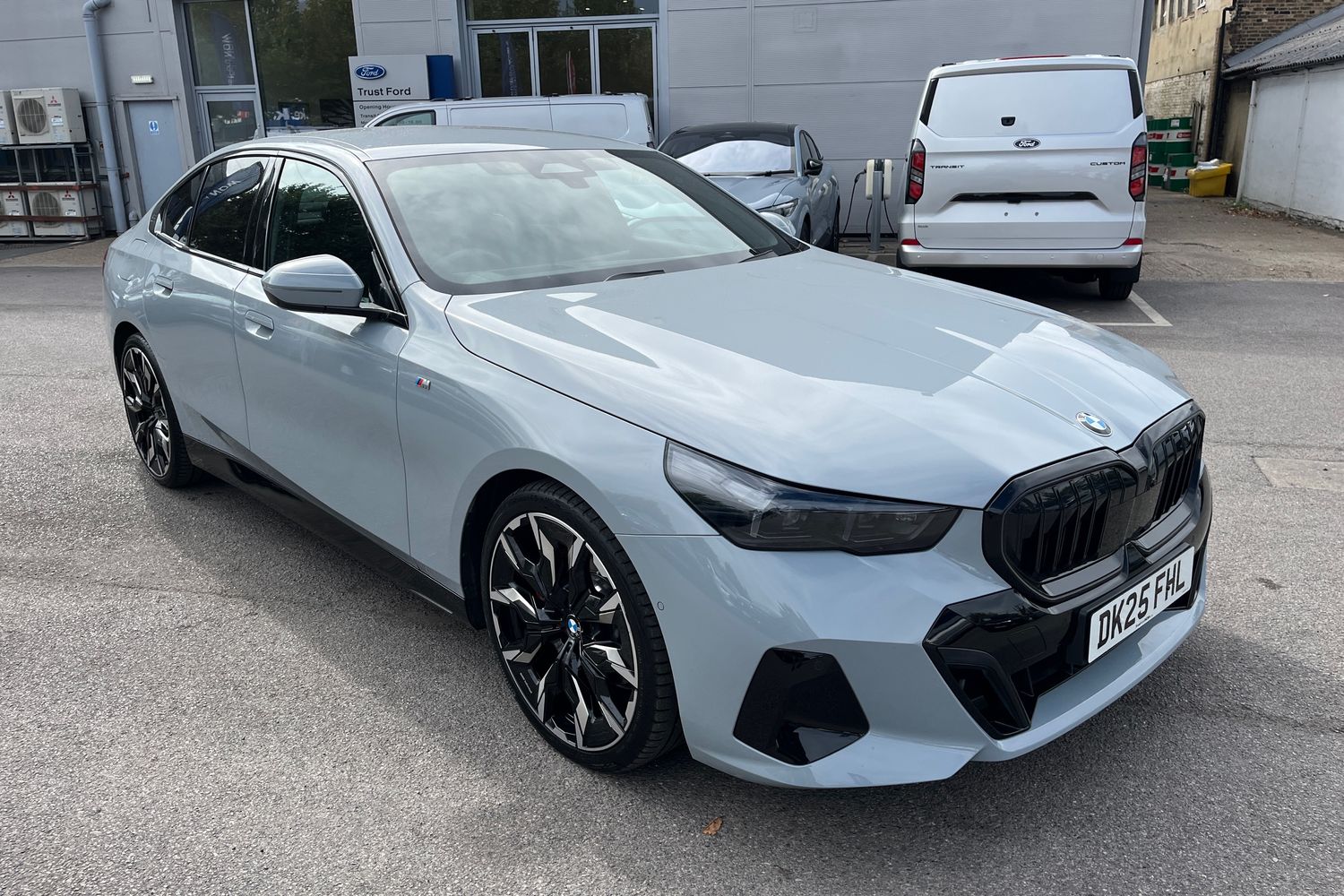 BMW 5 Series Photo 35