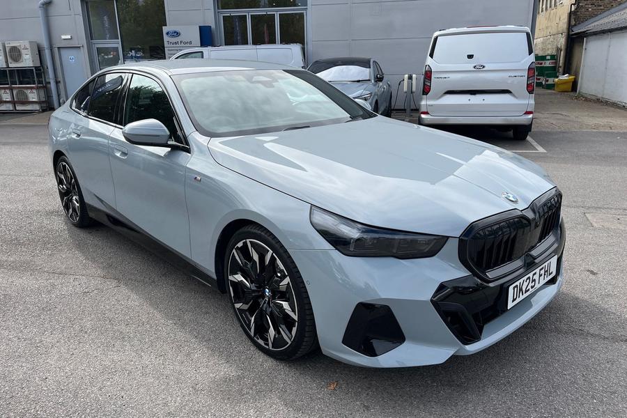 BMW 5 Series Photo autoimg-ad0880d603ee19ce376c80d93537cb7415bf9511.jpg