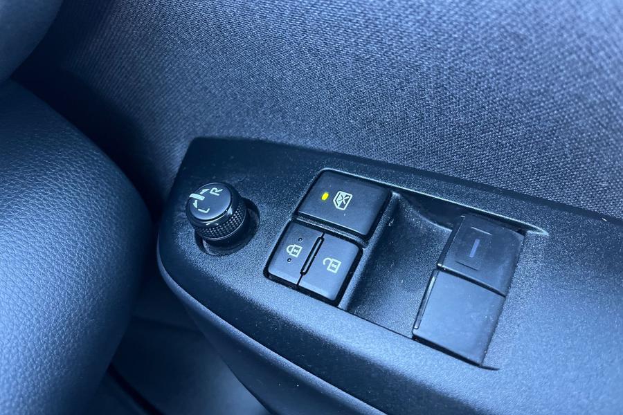 Toyota YARIS Photo autoimg-ad0b334738f7cc5f281e2ae2f422d4d6605e4b75.jpg
