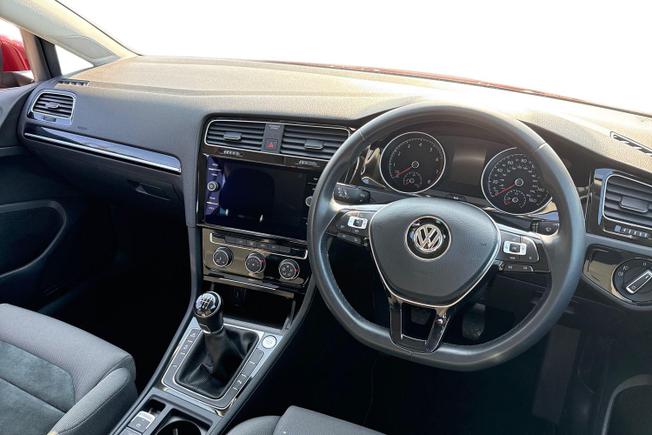 VOLKSWAGEN Golf Photo 6