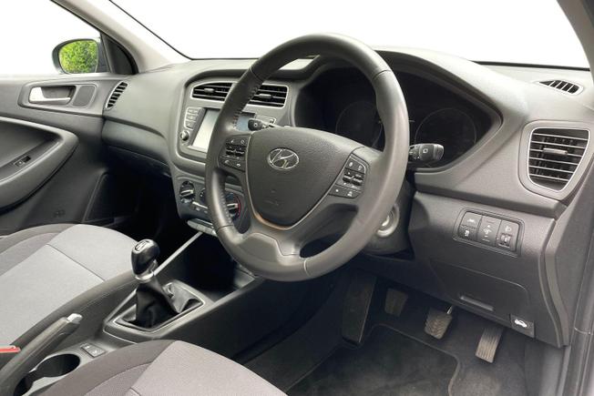 HYUNDAI i20 Photo 6