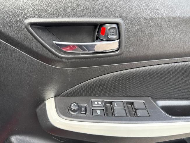 SUZUKI Swift Photo 27