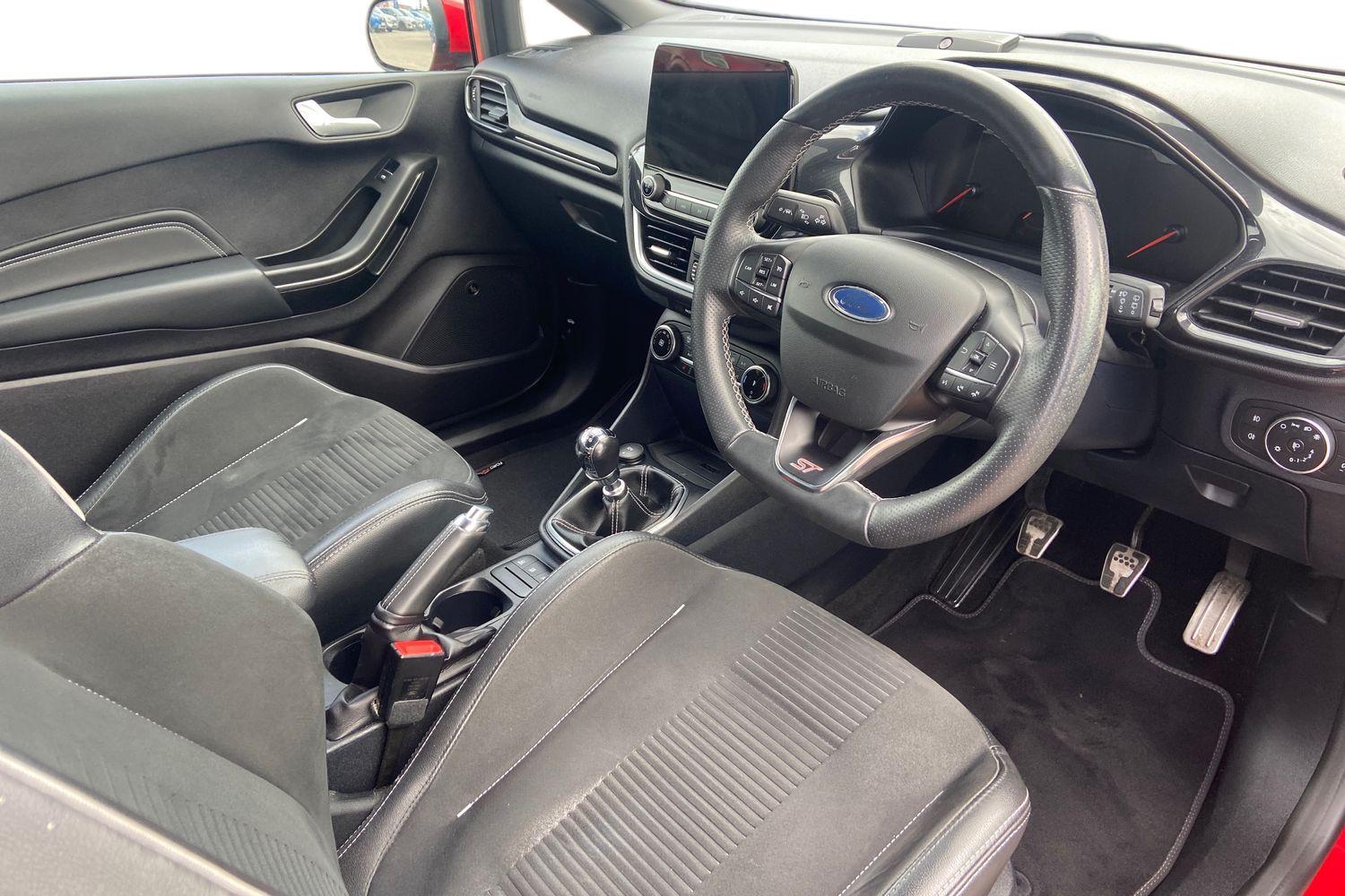 Ford FIESTA Photo 8