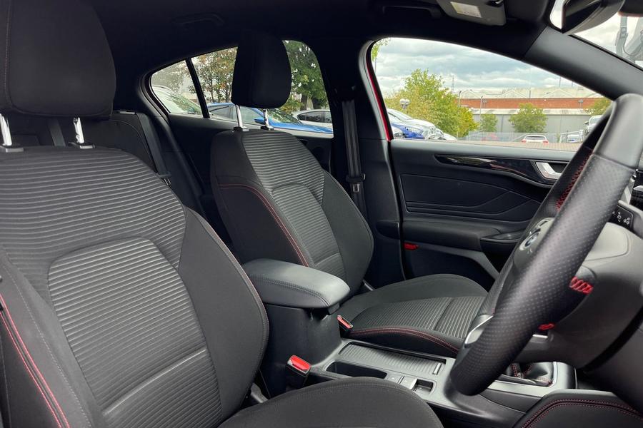 Ford Focus Photo autoimg-ad162c257def7d6dbb23ac9e79bfa813d3066bec.jpg